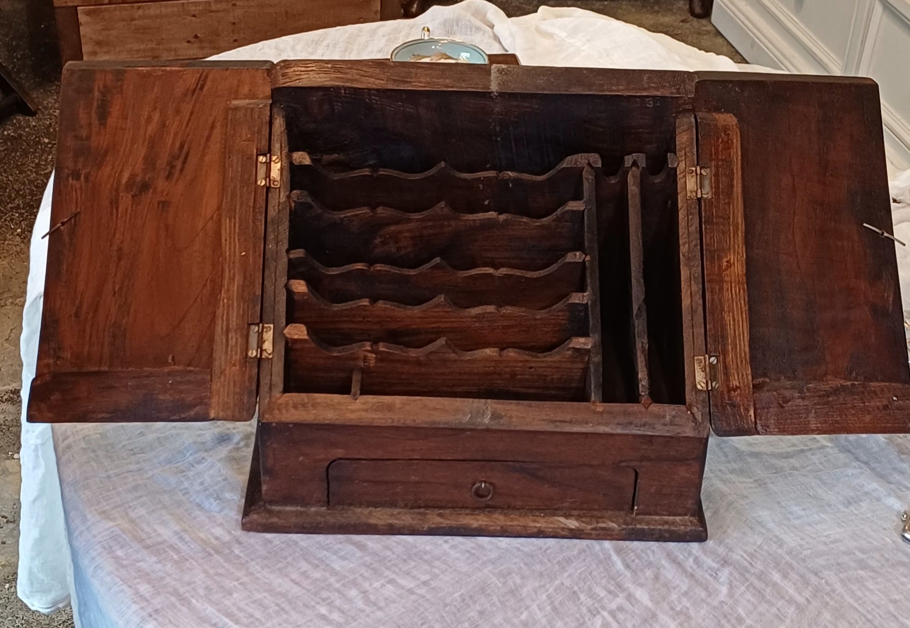 MAHOGANY DESK COMPENDIUM