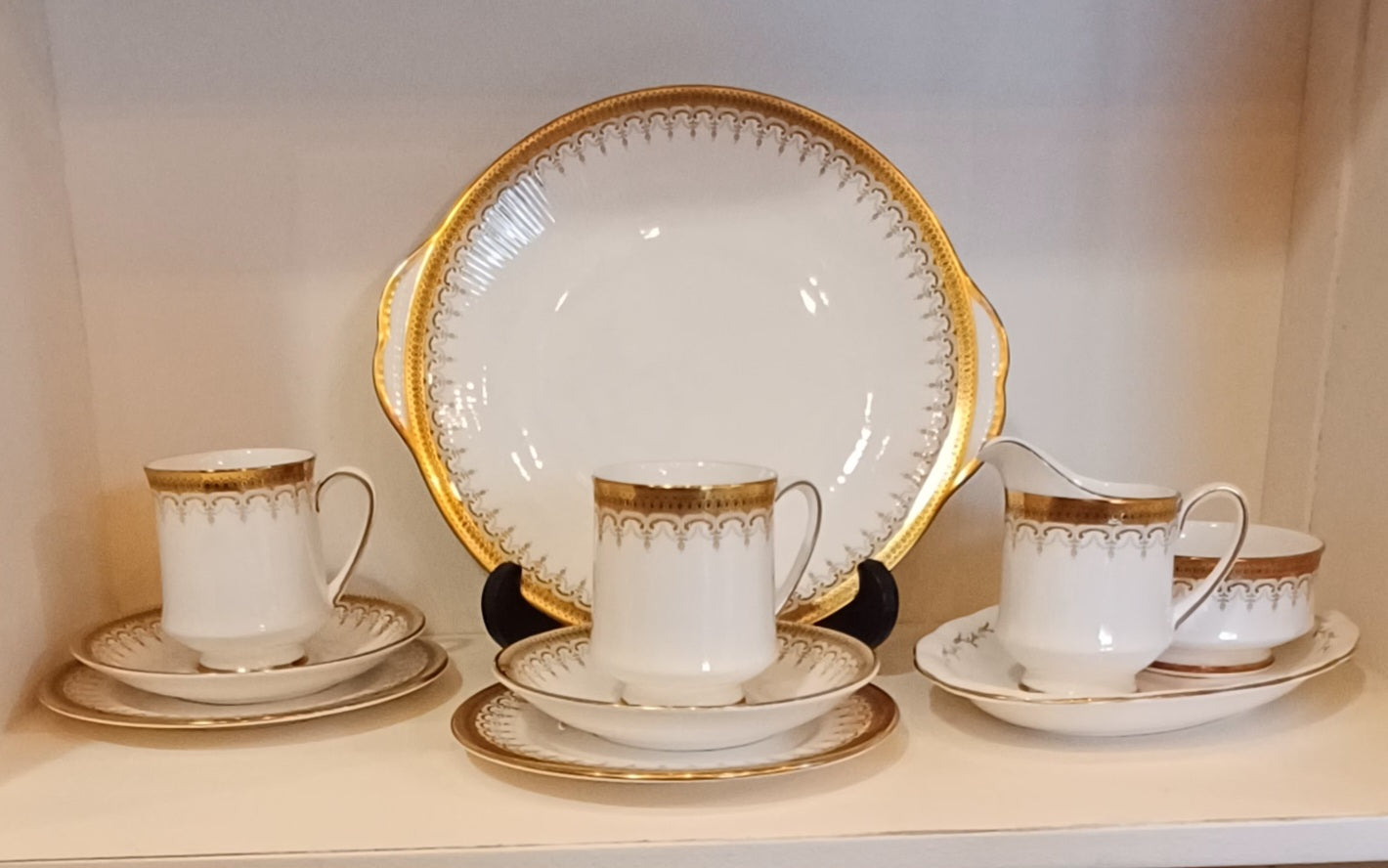 VINTAGE ROYAL ALBERT PARAGON CHINA SET