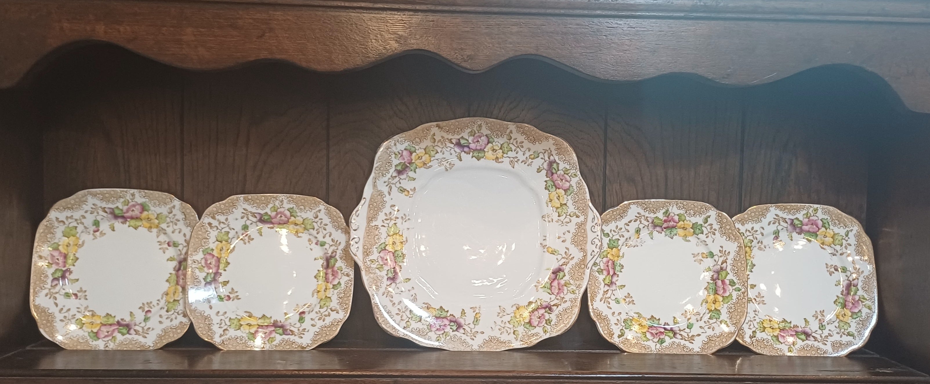 ROYAL ALBERT PLATE SET