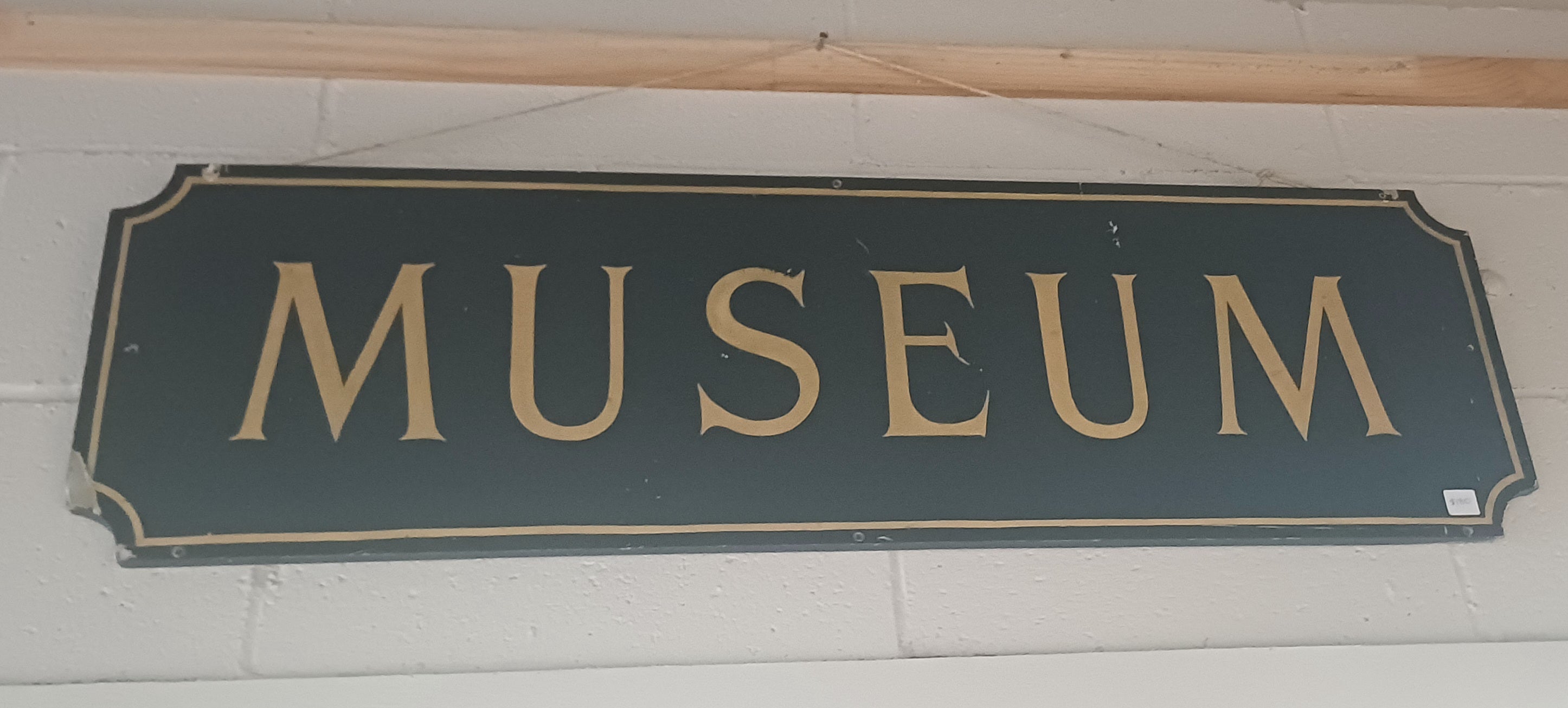 vINTAGE MUSEUM SIGN