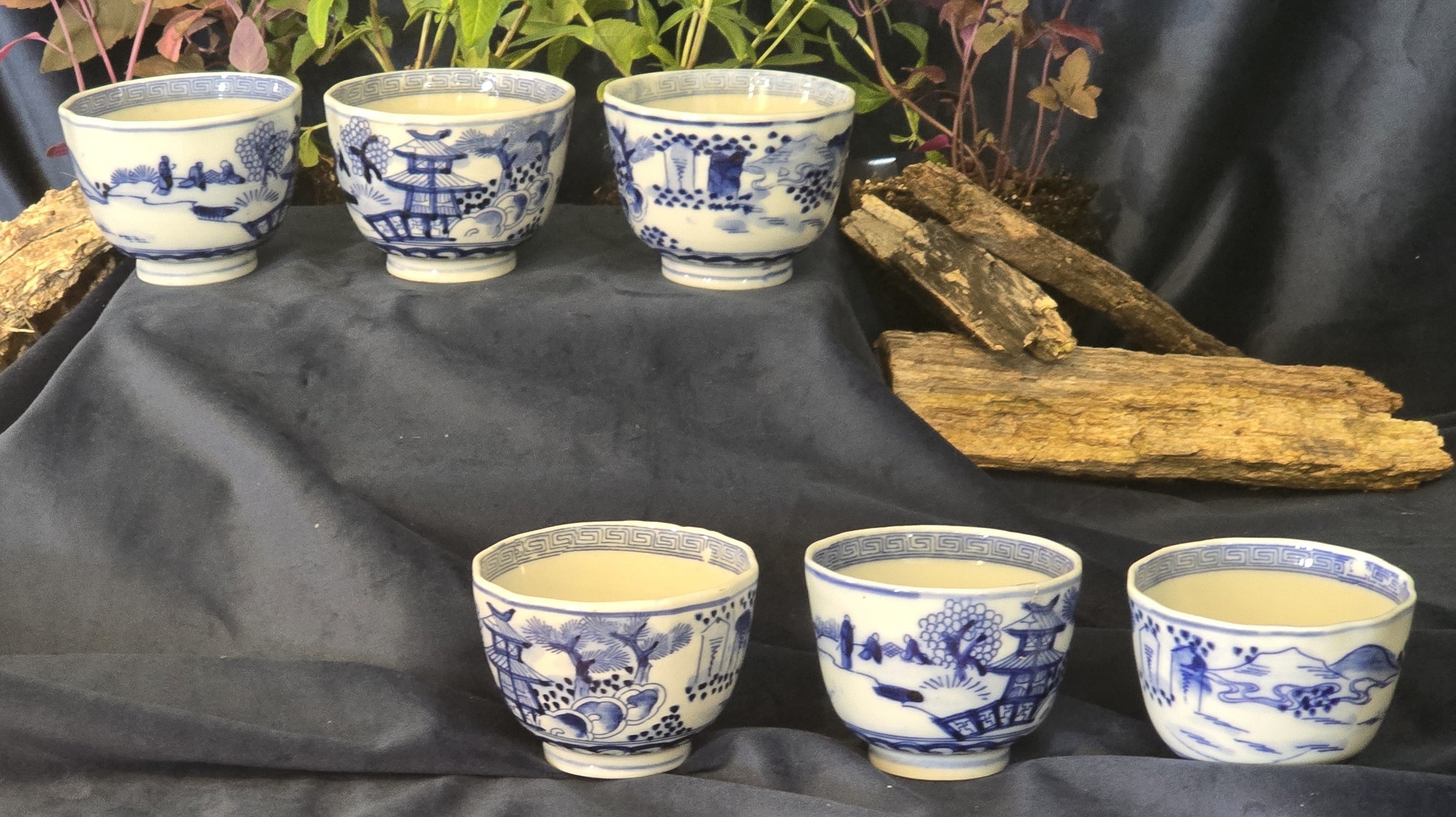 6x Chinese blue patterned teacups