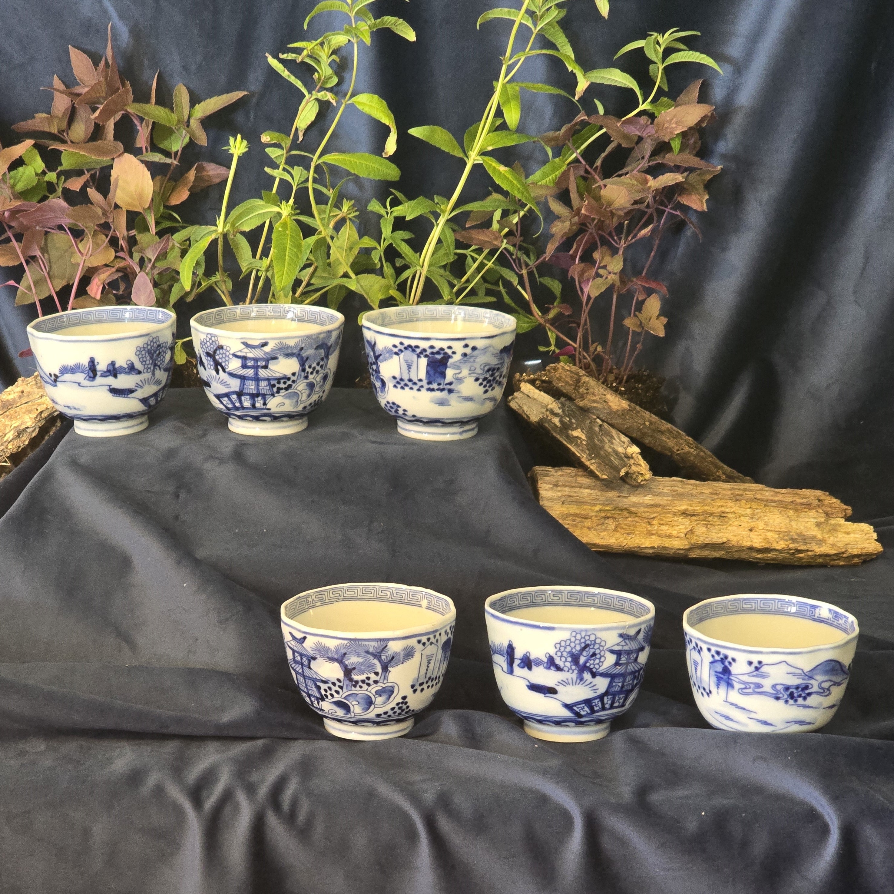 6x Chinese blue patterned teacups