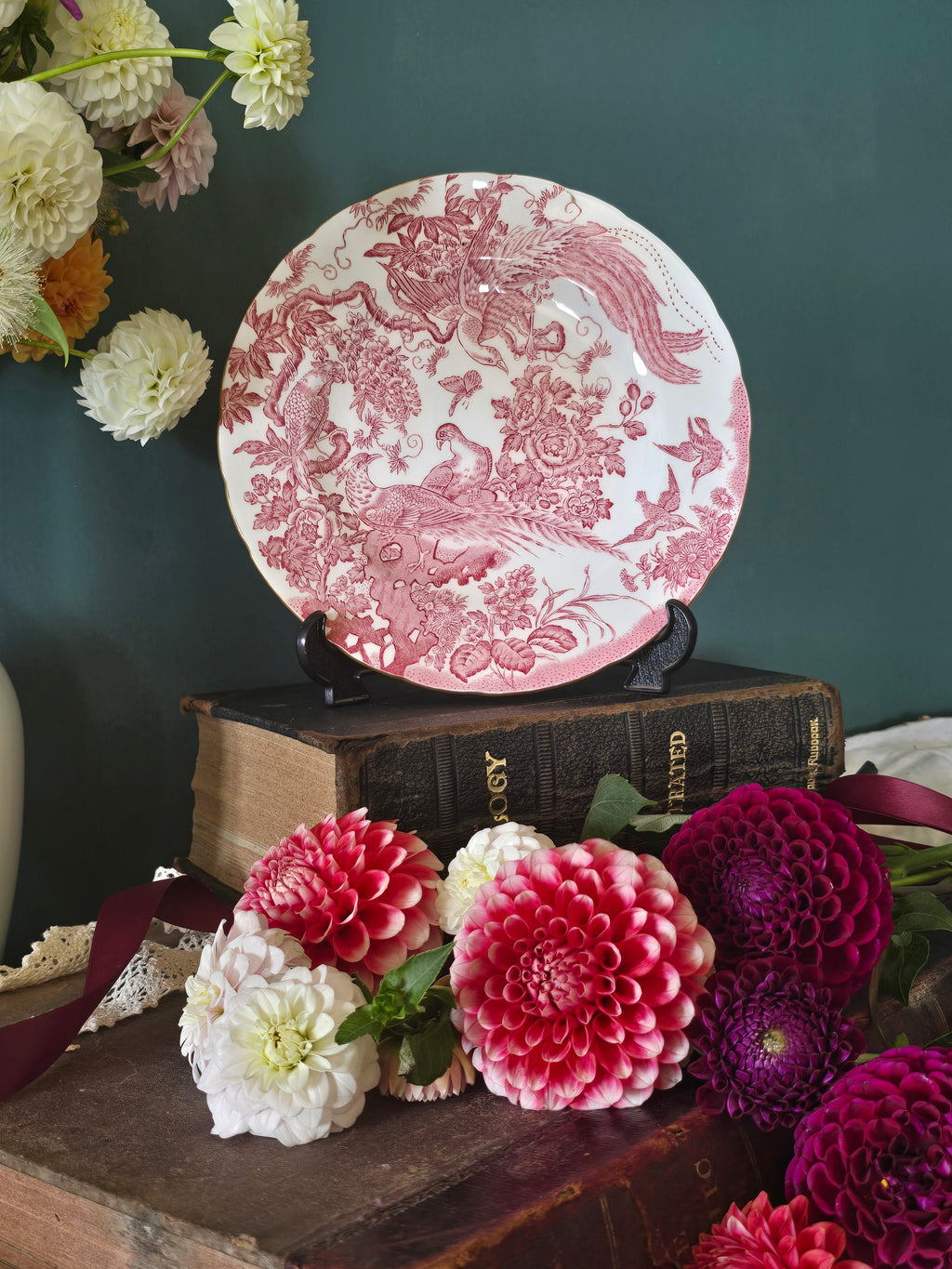 VINTAGE RED AVES FLORAL PLATE.